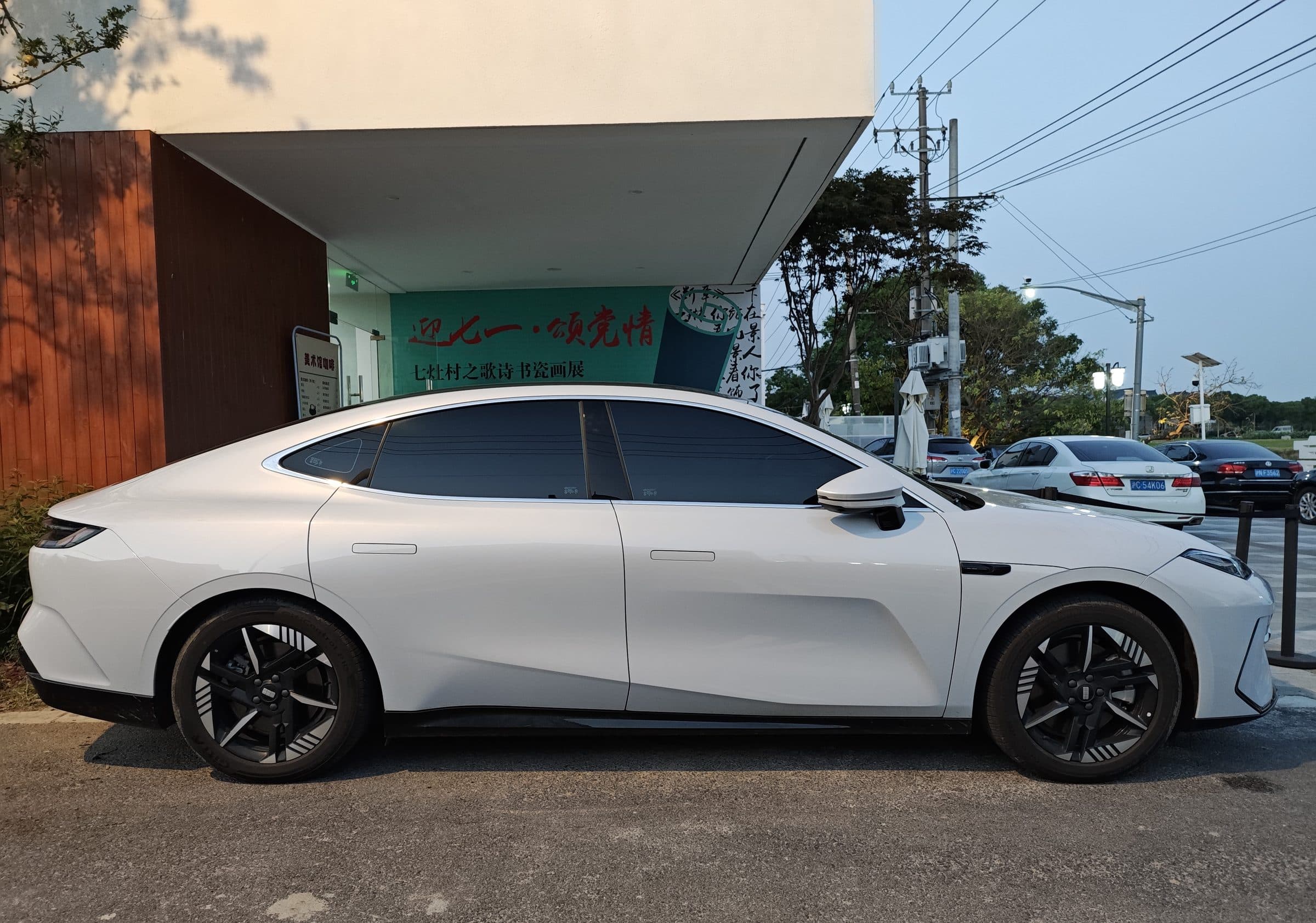Geely Galaxy E8